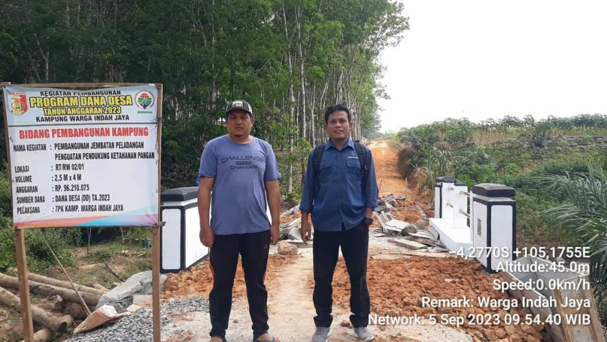 Cek & Ricek Pembangunan Jembatan Di Warga Indah Jaya 