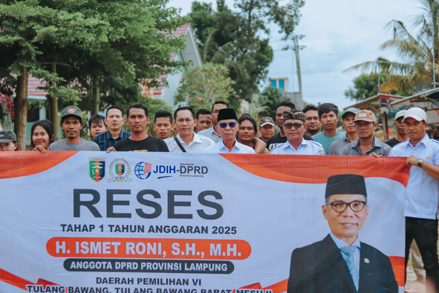 Kunjungan Reses Bpk. H. Ismet Roni, SH., MH. Bersama Bpk. Nyoman Jata Tinjau Jalan di Kampung Warga Indah Jaya